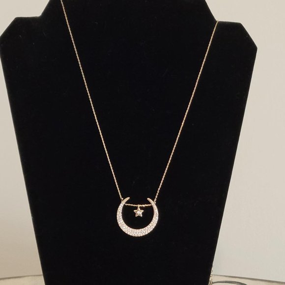 Moon and Star Necklace - Picture 5 of 6